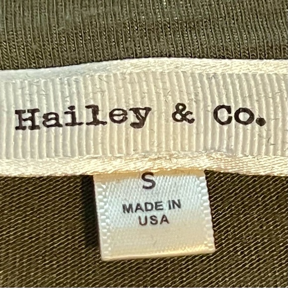 Elegant Hunter Green Women's Blouse - Picture 3 of 4